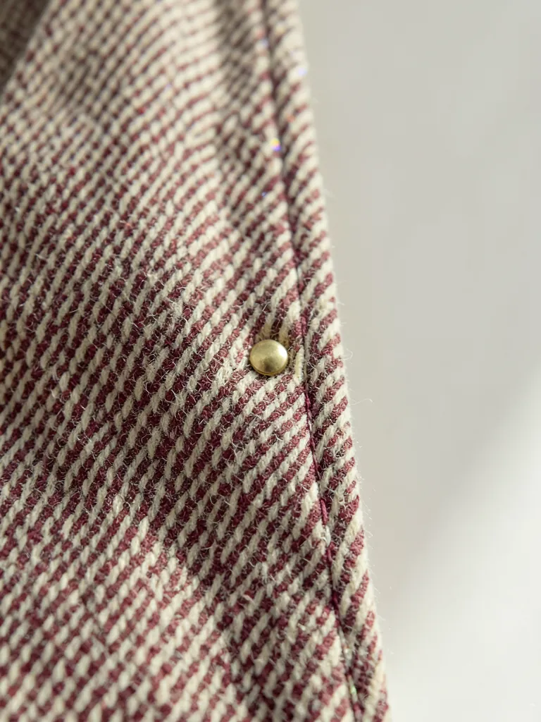 Shoulder seam detail